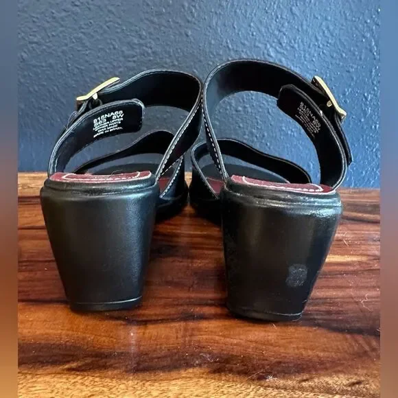 Naturalizer sandal, size 8 Wide - Picture 5 of 6